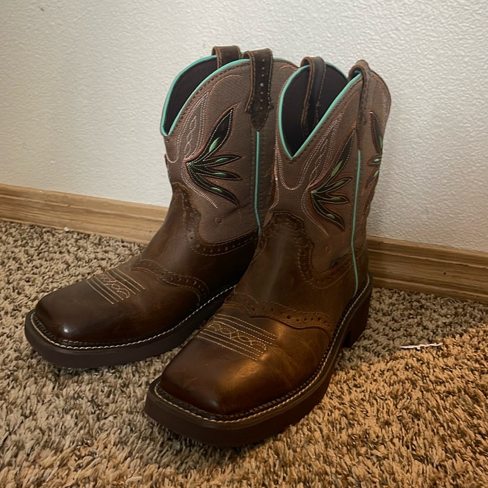 Justin Brand Ladies Size 8 Nettie Western Boot